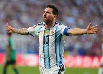 Messi hizo historia en el debut: alcanzó a Klose con un triplete inolvidable