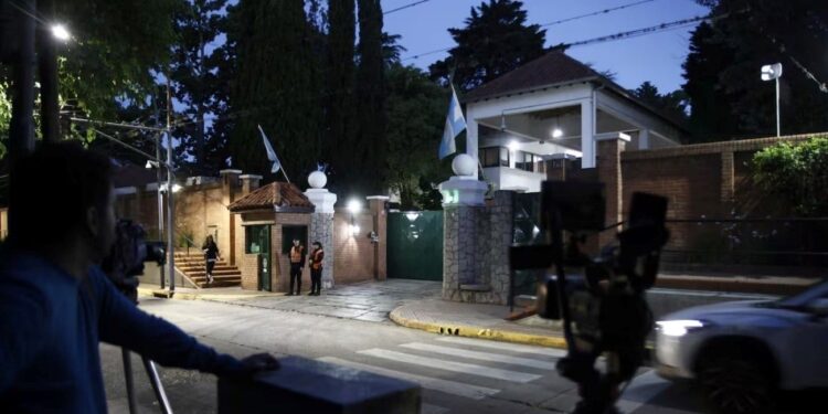 Amenaza de bomba en la Quinta de Olivos: intenso operativo