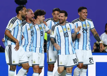 Argentina choca con Austria en busca de la clasificación a la próxima fase