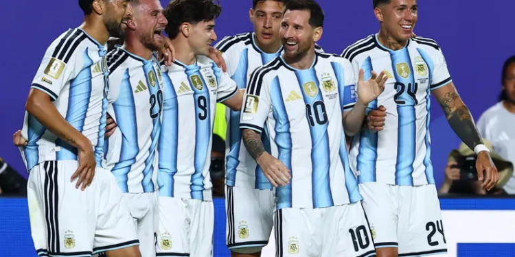Argentina choca con Austria en busca de la clasificación a la próxima fase