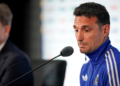 Scaloni criticó la pausa de hidratación