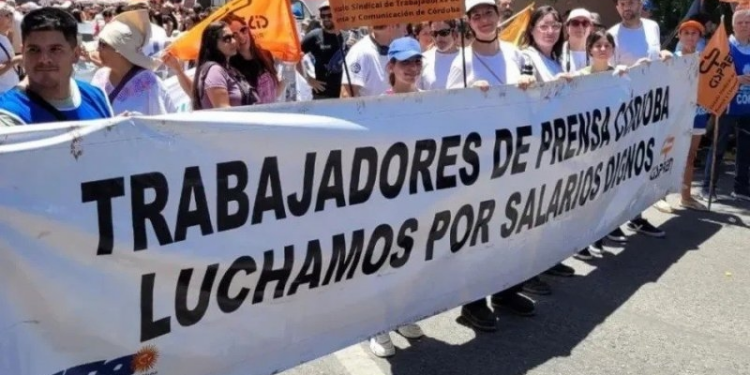 Trabajadores de prensa realizan un paro en Córdoba