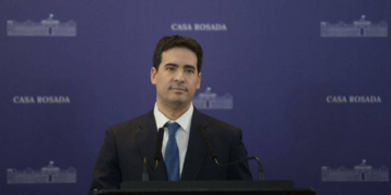 Adrián Ravier dio su primera conferencia como vocero presidencial