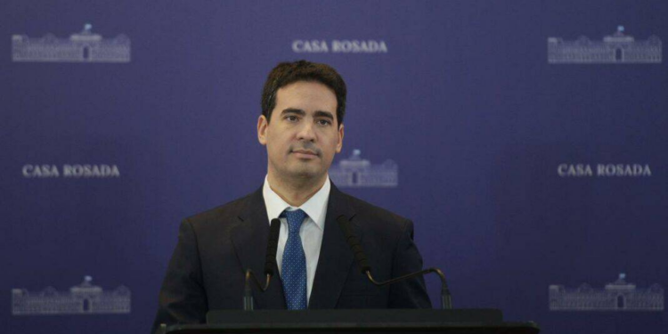 Adrián Ravier dio su primera conferencia como vocero presidencial