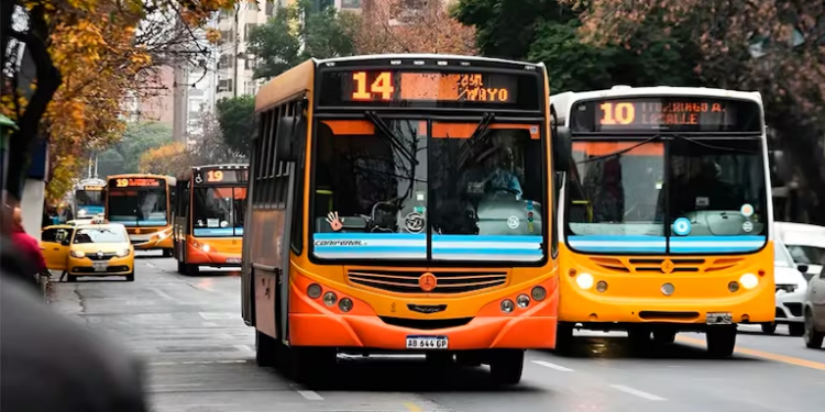 Transporte urbano: Fetap garantiza el pago del aguinaldo y evita el paro
