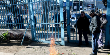 Una autopartista bajó las persianas y dejó sin trabajo a sus operarios en Córdoba