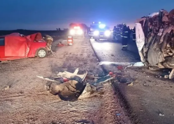 Choque fatal: dos muertos y 16 menores heridas en Córdoba
