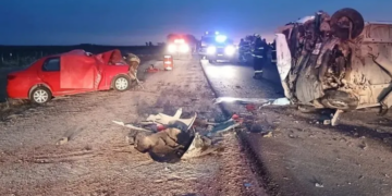 Choque fatal: dos muertos y 16 menores heridas en Córdoba