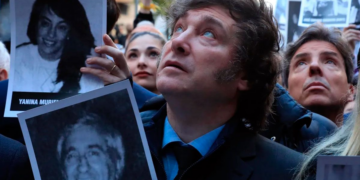 Milei participó del acto por el 32° aniversario del atentado a la AMIA