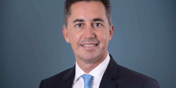 El ministro Manuel Calvo asume como jefe de Gabinete