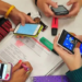 Restringen el uso de celulares en escuelas municipales