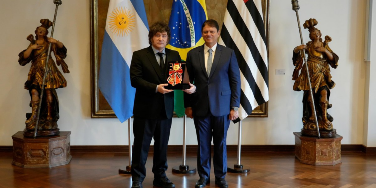 Milei en Brasil: se reunió con el gobernador de San Pablo y respaldó la candidatura de Flávio Bolsonaro