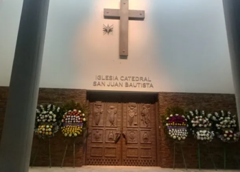 Despiden en la Catedral de San Juan a las cuatro víctimas de la tragedia aérea