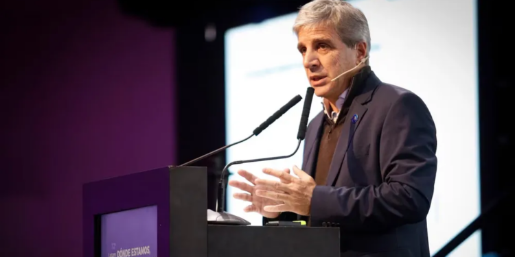 Luis Caputo anunció medidas vinculadas al crédito hipotecario