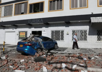 Un fuerte sismo de 7,4 sacudió a Colombia: graves daños y heridos