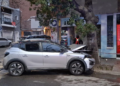 Choque en Nueva Córdoba: un auto se incrustó en un kiosco y otro impactó contra un árbol