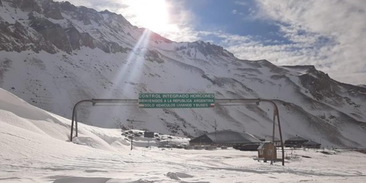 El paso a Chile por Mendoza continúa cerrado ante alerta de nevadas