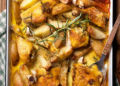 Menú de hoy: pollo al horno con papas y hierbas