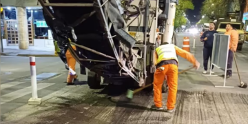 Córdoba: repavimentan de noche una avenida céntrica de cara a la visita del Papa