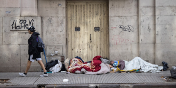 La pobreza aumentó al 32,3% en el primer semestre del año y alcanza a 15 millones de personas en el país