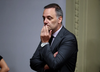 Adorni llega a la fecha límite para justificar su patrimonio