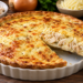 Tarta de pollo, cebolla y queso: una receta fácil y rendidora para el almuerzo