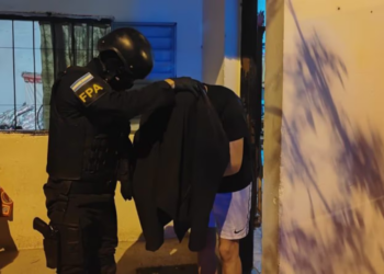 Vendían drogas a pocos metros de una plaza y las ocultaban en galletas: cinco detenidos