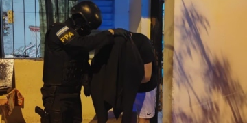 Vendían drogas a pocos metros de una plaza y las ocultaban en galletas: cinco detenidos