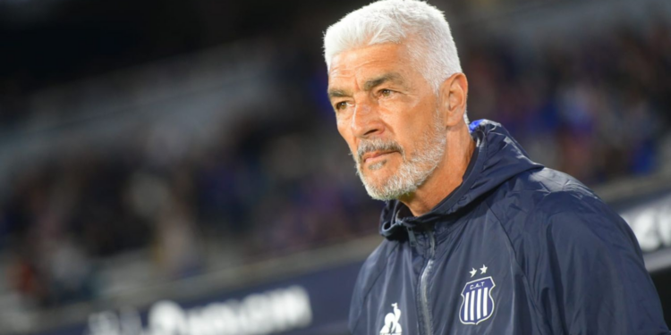 Omar De Felippe se hizo cargo del mal momento de Talleres