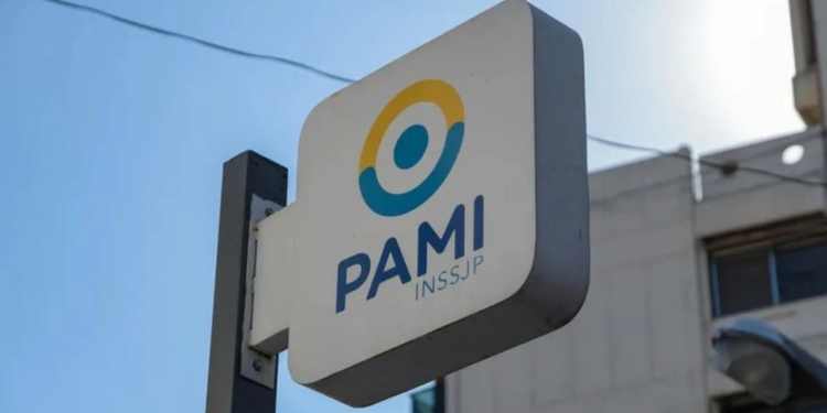 Médicos y odontólogos de PAMI inician un paro de 96 horas