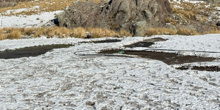 En pleno octubre, un manto blanco cubrió las Altas Cumbres