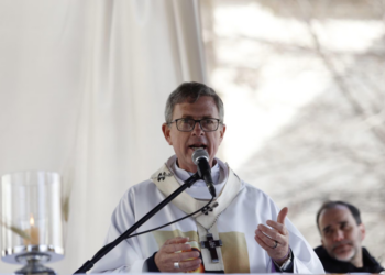 García Cuerva: el Papa "se va a encontrar con una Argentina en crisis y dividida por la grieta"